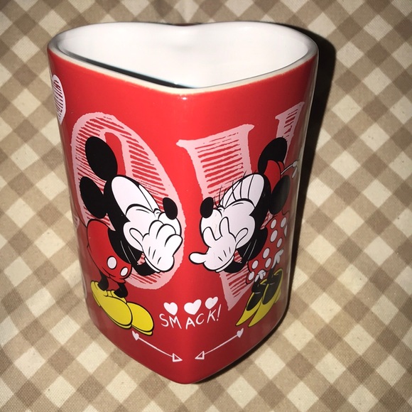 NWT Disney Minnie and Mickie Heart shaped mug - Picture 13 of 16